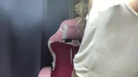 Snapshot of sweet_daisy04 chatting on January 2026 09:53:02 PM Daisy online show from January 2026 09:53:02 PM