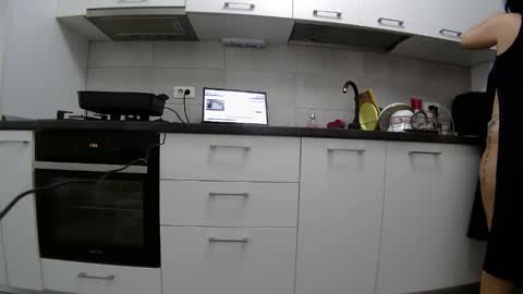           online show from November 2025 06:26:02 AM