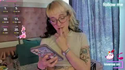 Snapshot of sweet_emmili chatting on June 2026 02:33:01 PM emmili online show from June 2026 02:33:01 PM