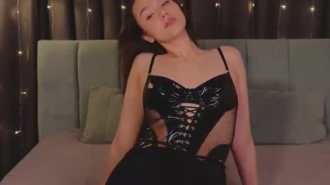 Snapshot of sweet_haeven chatting on January 2025 06:50:01 PM Im Mia.LOVELY PATTERNS 100 120 160 200 my toy buzzes from 2 tip online show from January 2025 06:50:01 PM