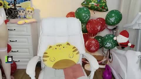 Snapshot of sweet_jam_ chatting on January 2025 06:41:02 PM My name is LAN LAN and the cats name is keiko online show from January 2025 06:41:02 PM