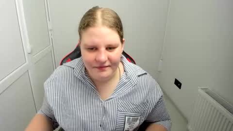 Snapshot of sweet_karla_la chatting on May 2026 07:05:01 AM Karla online show from May 2026 07:05:01 AM
