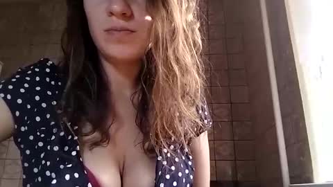 Snapshot of sweet_lilgirl_x chatting on February 2025 09:46:01 AM Anna online show from February 2025 09:46:01 AM