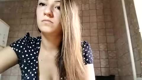 Snapshot of sweet_lilgirl_x chatting on March 2025 05:57:02 AM Anna online show from March 2025 05:57:02 AM