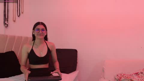 Mia online show from May 2026 12:32:02 PM