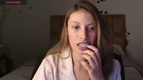 sweet_moon_v_ online show from January 2026 02:59:01 AM