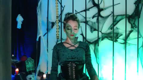 Snapshot of sweet_penny_ chatting on November 2025 12:01:02 AM Penny online show from November 2025 12:01:02 AM