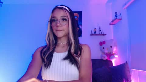 Snapshot of sweet_penny_ chatting on November 2025 09:58:01 PM Penny online show from November 2025 09:58:01 PM