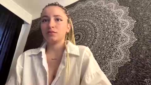 Snapshot of sweet_poisson_ chatting on May 2026 07:07:01 PM MONIK online show from May 2026 07:07:01 PM