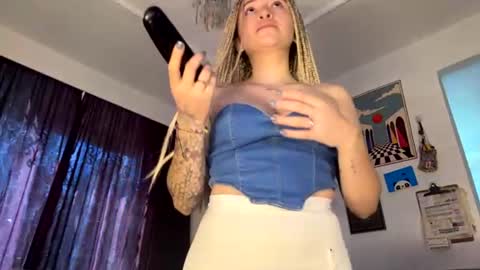 Snapshot of sweet_poisson_ chatting on July 2026 08:52:02 PM MONIK online show from July 2026 08:52:02 PM
