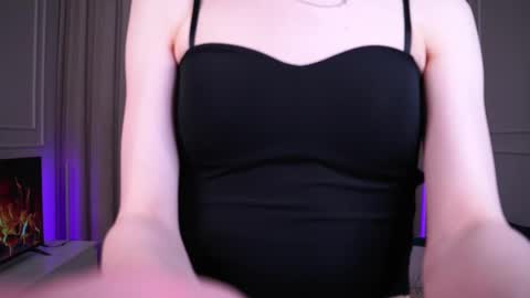 Snapshot of sweet_reverie chatting on March 2025 03:49:01 PM Vanessa online show from March 2025 03:49:01 PM