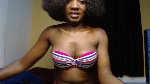 ellanah Tracie online show from January 2026 12:35:01 AM