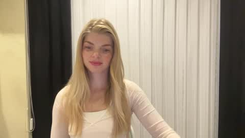 Snapshot of sweet_sinn_ chatting on September 2025 08:33:02 PM Mira online show from September 2025 08:33:02 PM