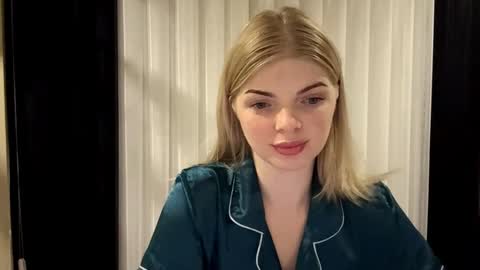 Snapshot of sweet_sinn_ chatting on October 2025 10:04:01 PM Mira online show from October 2025 10:04:01 PM