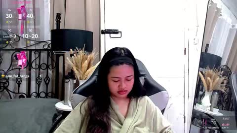 Snapshot of sweet_sirenxx chatting on October 2025 11:29:02 PM Leah online show from October 2025 11:29:02 PM