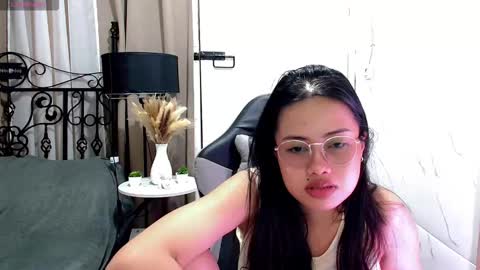 Snapshot of sweet_sirenxx chatting on November 2025 07:03:02 PM Leah online show from November 2025 07:03:02 PM
