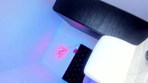 sweet_stacie online show from June 2026 01:23:02 PM
