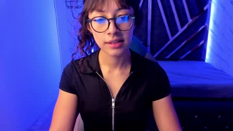 Snapshot of sweet_venus4 chatting on January 2025 09:31:01 PM sweet_venus4 online show from January 2025 09:31:01 PM