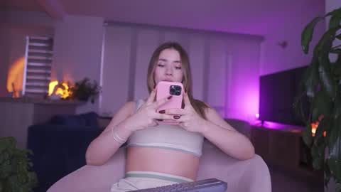 Camila online show from October 2025 08:27:02 PM