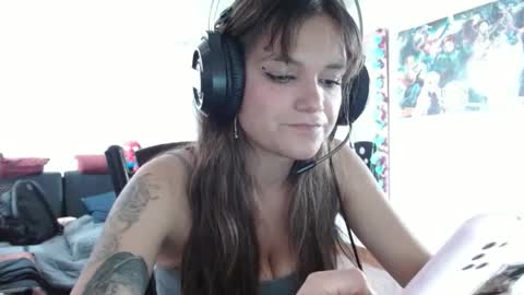 Snapshot of sweetbella_444 chatting on September 2025 04:42:01 PM Bella online show from September 2025 04:42:01 PM