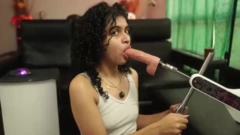 Salom independent model online show from November 2025 07:16:02 PM