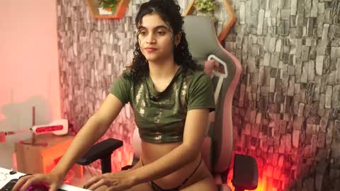 Salom independent model online show from February 2026 10:03:02 PM