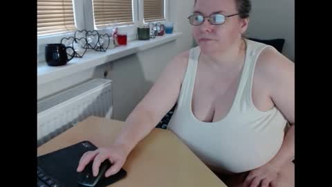 Sweetboobs85h online show from February 2025 12:28:01 PM