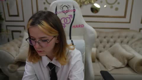 Amelia online show from October 2025 10:25:01 AM