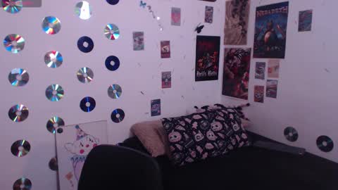 Snapshot of sweetdevil631 chatting on December 2025 02:43:02 PM Abril online show from December 2025 02:43:02 PM