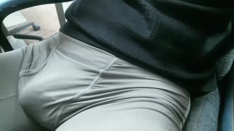 Snapshot of sweetdong chatting on January 2025 01:23:02 PM Stick around its a grower online show from January 2025 01:23:02 PM