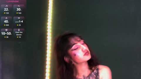Snapshot of sweetentacion chatting on October 2025 10:43:02 PM carolayn  online show from October 2025 10:43:02 PM