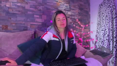 sweef online show from January 2025 01:37:02 AM