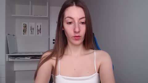 Emma  online show from November 2025 11:32:01 AM