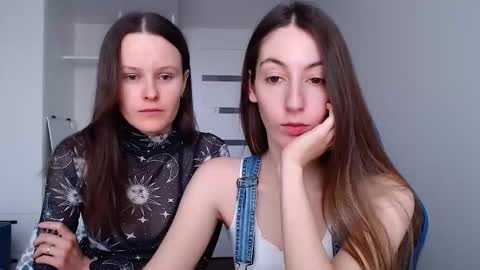 Emma  online show from November 2025 01:04:01 PM