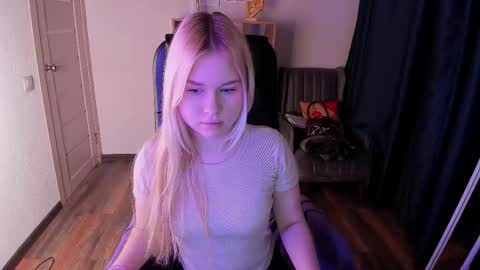 Snapshot of sweetie_mi chatting on February 2026 03:19:02 PM Mia online show from February 2026 03:19:02 PM