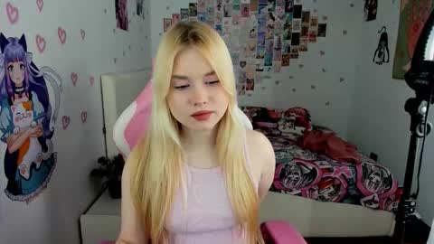 Snapshot of sweetie_mi chatting on February 2026 03:10:01 PM Mia online show from February 2026 03:10:01 PM