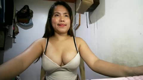 Snapshot of sweetie_trishiaxx chatting on June 2026 08:13:01 AM Your GoodGirlSweet trish online show from June 2026 08:13:01 AM