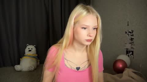 sweetie Lisa3 online show from December 2024 03:38:02 AM