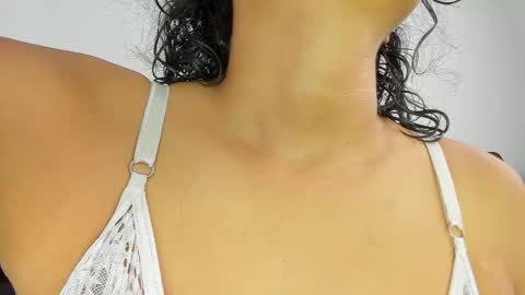 Azulandvioleta online show from April 2026 02:19:01 PM