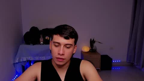 Snapshot of sweetlian_04 chatting on December 2024 03:25:01 AM Lian online show from December 2024 03:25:01 AM