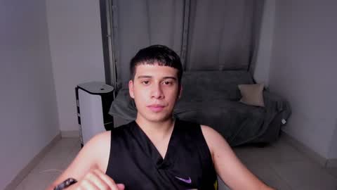 Snapshot of sweetlian_04 chatting on February 2025 03:32:02 AM Lian online show from February 2025 03:32:02 AM