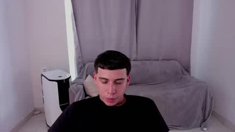 Snapshot of sweetlian_04 chatting on February 2025 10:10:02 PM Lian online show from February 2025 10:10:02 PM