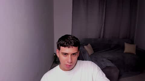 Snapshot of sweetlian_04 chatting on February 2025 09:00:02 AM Lian online show from February 2025 09:00:02 AM