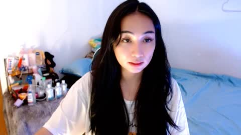 Snapshot of sweetlilly_18 chatting on November 2025 05:39:01 AM Lilly online show from November 2025 05:39:01 AM