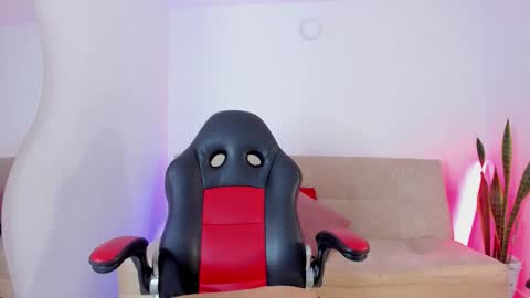 Snapshot of sweetluna___ chatting on December 2025 06:34:02 PM instagram sweetluna 0 online show from December 2025 06:34:02 PM