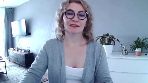 sweetmarthaaa online show from February 2026 12:19:01 PM