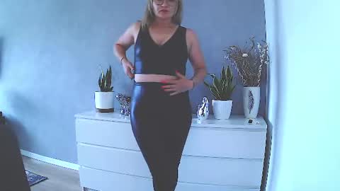 Snapshot of sweetmarthaaa chatting on June 2026 08:49:02 AM sweetmarthaaa online show from June 2026 08:49:02 AM