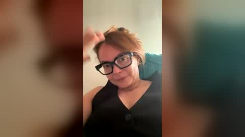 Snapshot of sweetmom1 chatting on July 2026 10:42:02 PM Monic online show from July 2026 10:42:02 PM