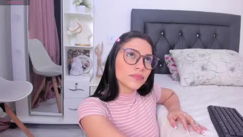 sweetnicky1 online show from December 2025 09:34:02 PM