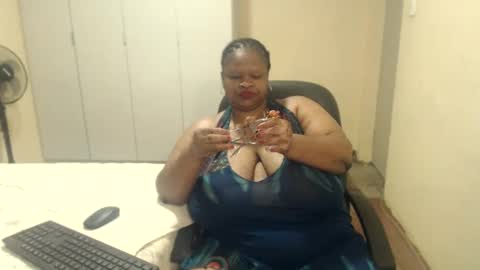Snapshot of sweetnoziexxx chatting on December 2024 06:39:01 PM sweetnoziexxx online show from December 2024 06:39:01 PM